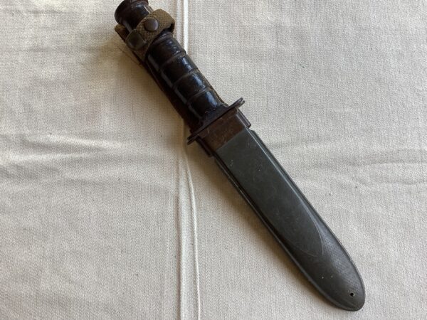 WWII US NAVY MKII Fighting Knife by Camillus in Fiber Scabbard - Image 2